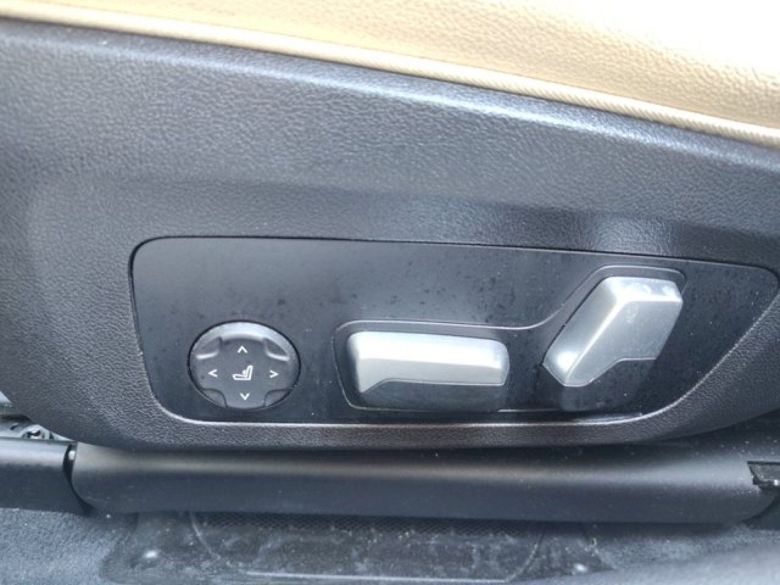 Used 2023 BMW 330i Sedan w/ Parking Assistance Package RWD image 12