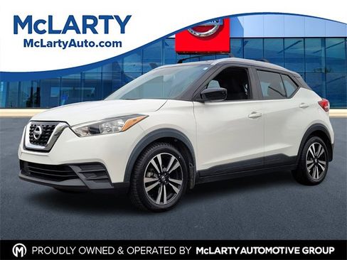 Used 2019 Nissan Kicks SV image 1