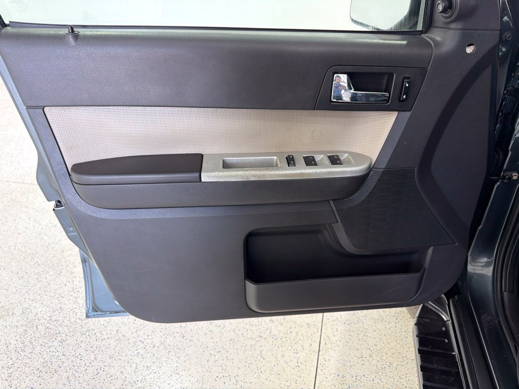 Used 2009 Mercury Mariner Premier FWD image 16