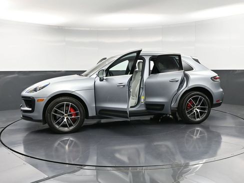 Certified 2022 Porsche Macan S image 37