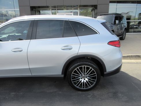 Used 2023 Mercedes-Benz GLC 300 4MATIC image 4