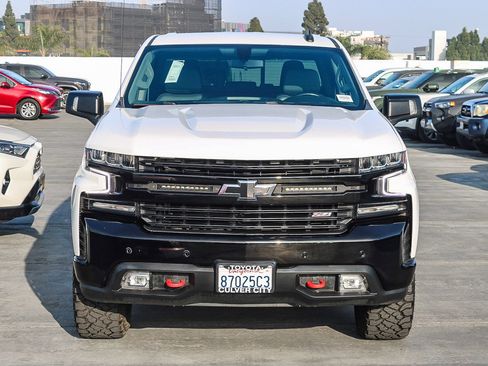 Used 2021 Chevrolet Silverado 1500 LT Trail Boss w/ Convenience Package II image 2