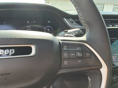 Used 2024 Jeep Grand Cherokee L Altitude RWD image 17