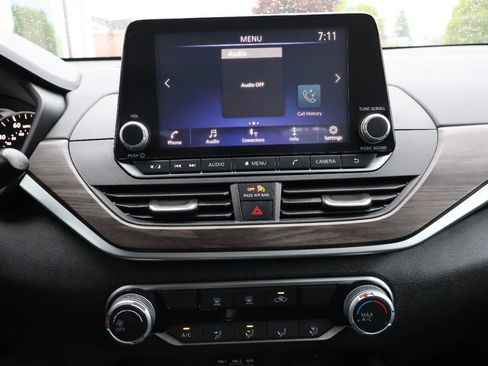 Used 2025 Nissan Altima 2.5 SV FWD image 6