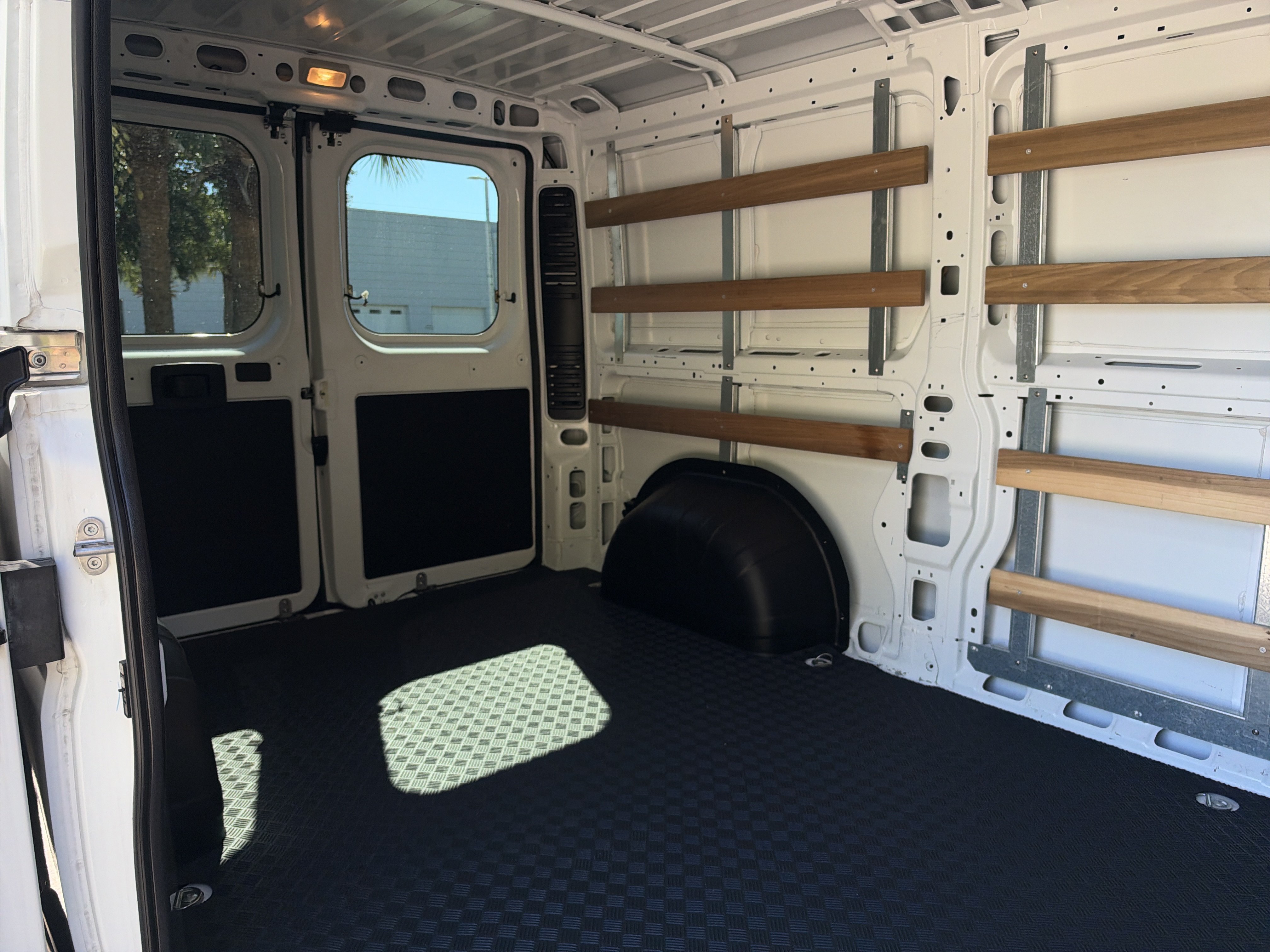 Used 2025 RAM ProMaster 2500 w/ U-Haul Equipment Group FWD image 29