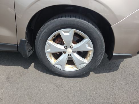 Used 2015 Subaru Forester 2.5i Premium AWD/4WD image 12
