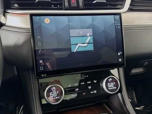 Used 2024 Jaguar F-PACE R-Dynamic S image 17