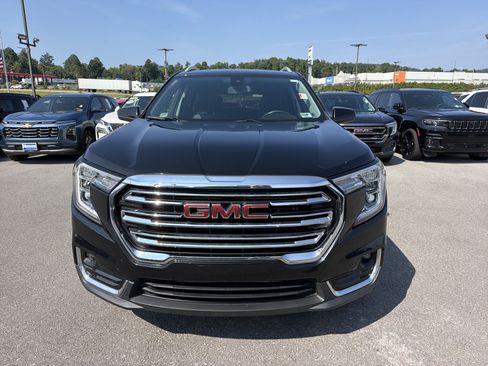 Used 2022 GMC Terrain SLT w/ Infotainment Package II AWD/4WD image 2