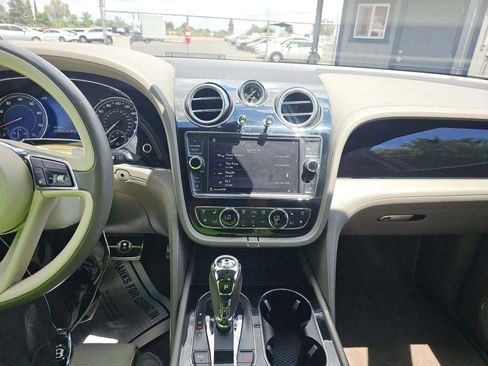 Used 2018 Bentley Bentayga Onyx Edition AWD/4WD image 3
