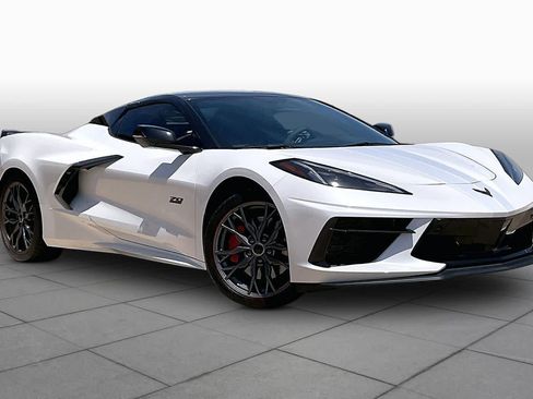 Used 2023 Chevrolet Corvette Stingray Premium Conv w/ Z51 Performance Package RWD image 4