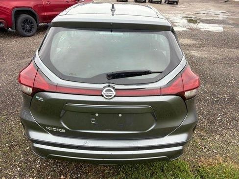 Used 2021 Nissan Kicks S FWD image 3