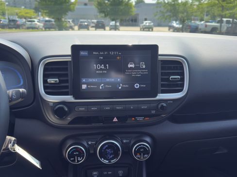 Used 2023 Hyundai Venue SEL w/ Cargo Package image 18