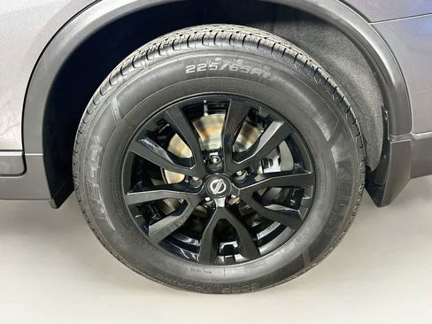 Used 2017 Nissan Rogue SV w/ Midnight Edition FWD image 8