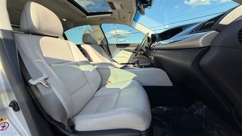Used 2013 Lexus LS 460 w/ Comfort Pkg RWD image 36