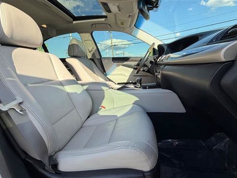 Used 2013 Lexus LS 460 w/ Comfort Pkg RWD image 36