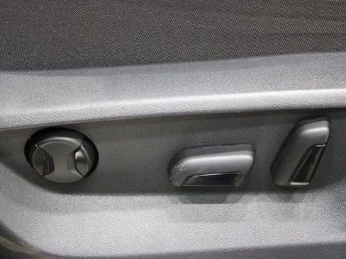 Used 2024 Volkswagen Atlas SE image 18