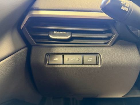 Used 2024 Nissan Altima 2.5 S FWD image 18