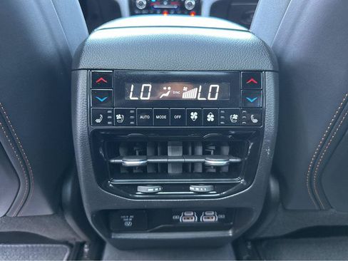 Used 2023 Jeep Grand Cherokee Summit AWD/4WD image 17