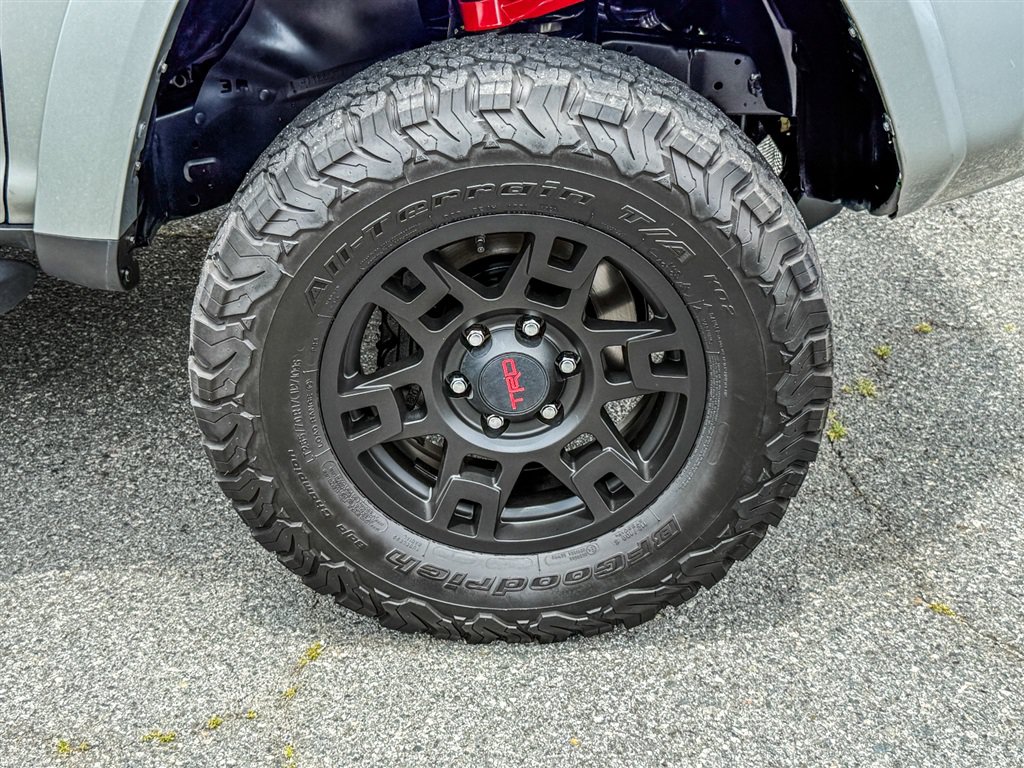 Used 2018 Toyota 4Runner TRD Off-Road Premium AWD/4WD image 29