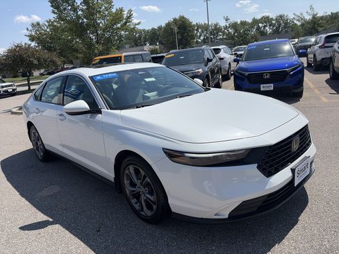 Certified 2023 Honda Accord EX image 3