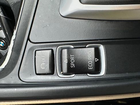 Used 2018 BMW 320i Sedan image 28