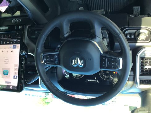 Used 2025 RAM 3500 Laramie AWD/4WD image 13