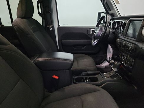 Used 2020 Jeep Wrangler Unlimited Sahara AWD/4WD image 21