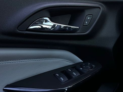 Used 2025 Chevrolet Trax LT image 19