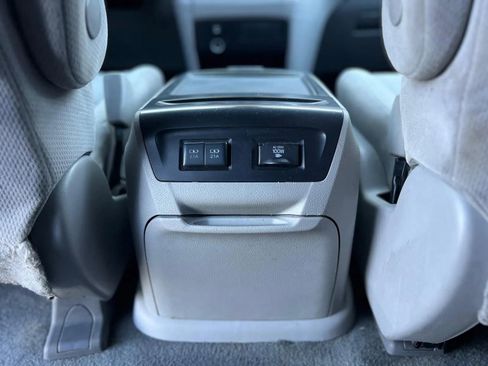 Used 2019 Toyota Sienna LE image 31