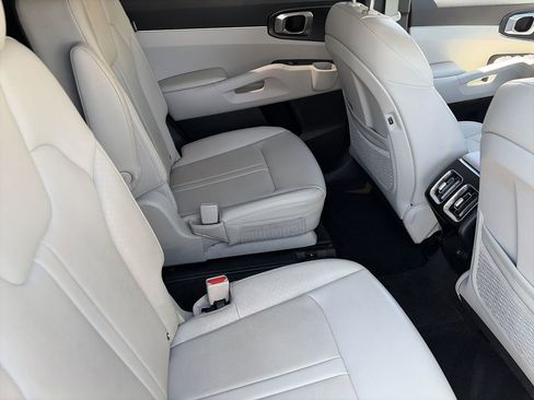 Certified 2025 Kia Sorento EX w/ Panoramic Sunroof Package FWD image 12