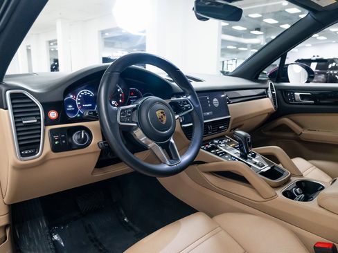 Used 2023 Porsche Cayenne image 19