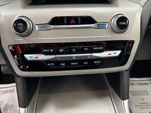 Used 2024 Ford Explorer XLT w/ Equipment Group 202A image 30