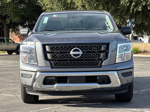 Used 2024 Nissan Titan SV w/ SV Convenience Package RWD image 6