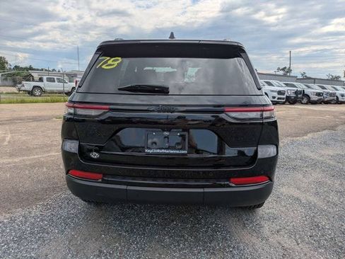 Used 2025 Jeep Grand Cherokee Altitude AWD/4WD image 5