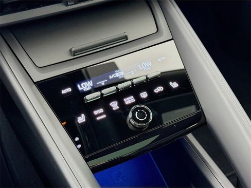 New 2025 Porsche Macan 4S Electric image 21