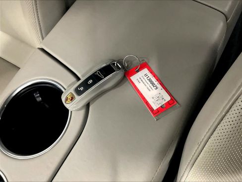 Used 2018 Porsche Panamera 4S image 28
