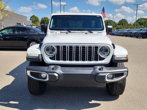 Used 2024 Jeep Wrangler Sahara image 8