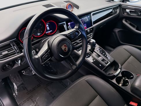 Used 2024 Porsche Macan AWD/4WD image 7