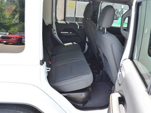 Used 2024 Jeep Wrangler Unlimited Sahara AWD/4WD image 35