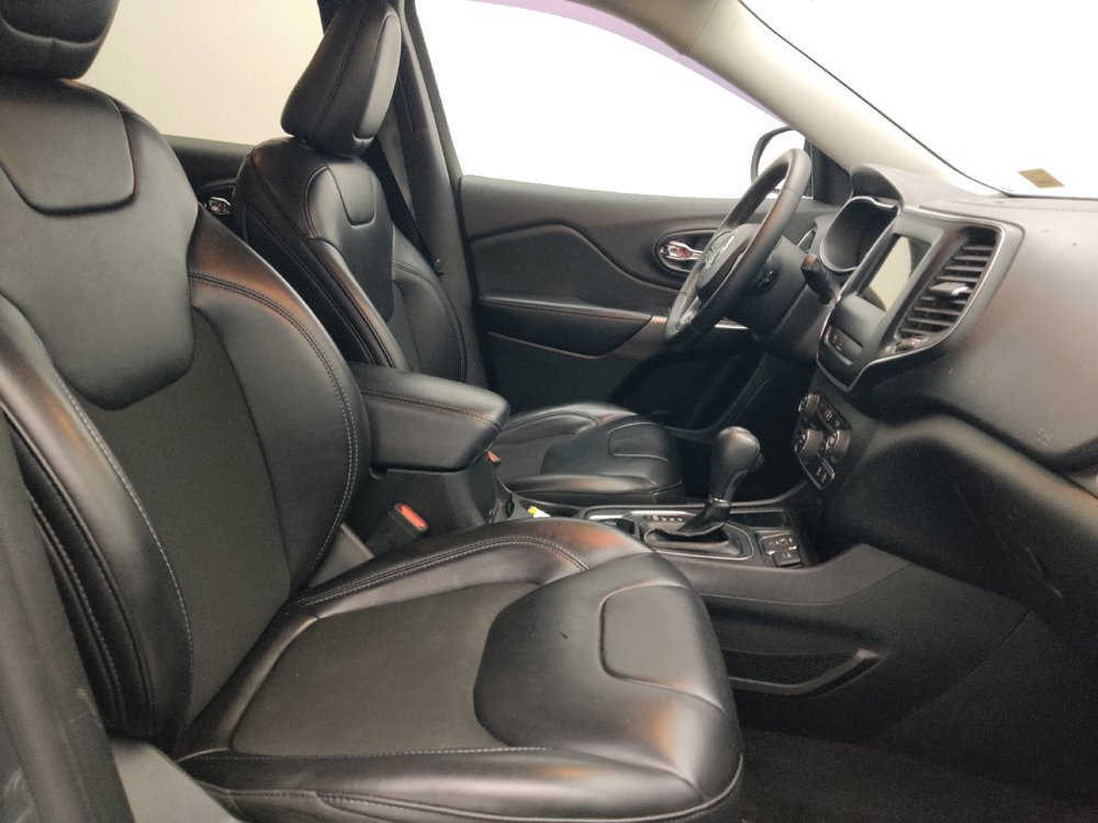 Used 2019 Jeep Cherokee Latitude Plus FWD image 19