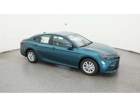 Used 2025 Toyota Camry LE FWD image 16