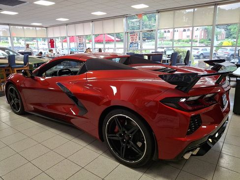 Used 2022 Chevrolet Corvette Stingray Premium Conv w/ Z51 Performance Package RWD image 6