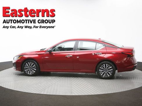 Used 2025 Nissan Altima 2.5 SV FWD image 60