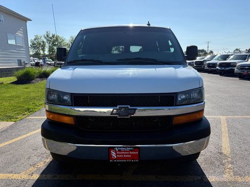 Used 2017 Chevrolet Express 3500 LT w/ LT Preferred Equipment Group RWD image 3
