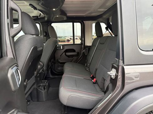 Used 2025 Jeep Wrangler Unlimited Rubicon image 22