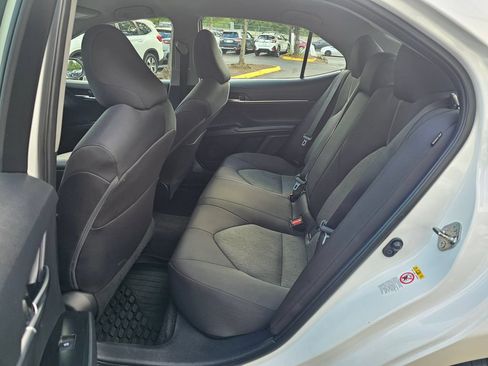 Used 2018 Toyota Camry LE FWD image 16