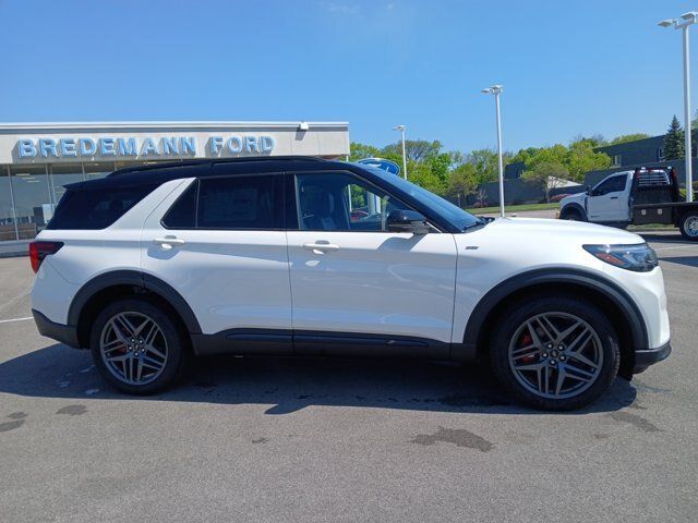 Certified 2025 Ford Explorer ST-Line w/ Premium Package AWD/4WD image 3