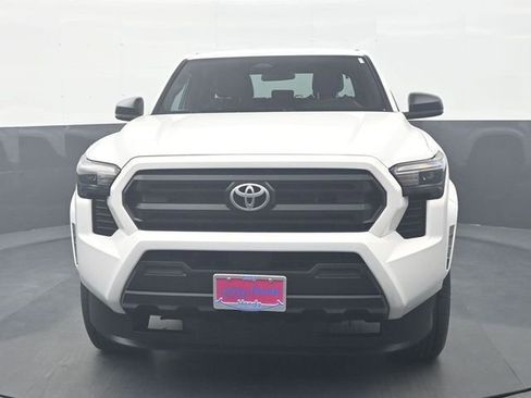 Used 2024 Toyota Tacoma SR image 3
