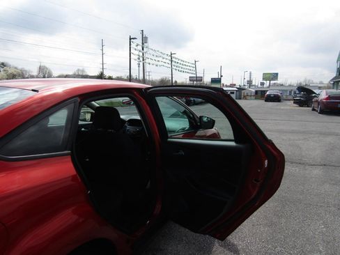 Used 2018 Ford Focus SE FWD image 20