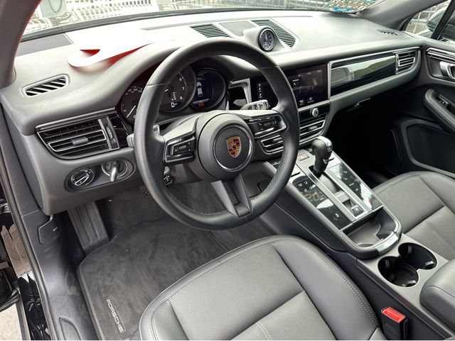 Used 2023 Porsche Macan Turbo AWD/4WD image 8